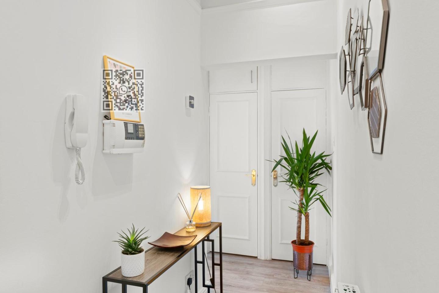 Ecocrest Stylish 2 Bedroom With Parking - Sleeps 5 Guests * Nottingham